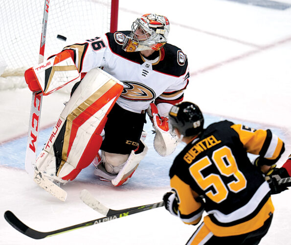 Guentzel’s OT winner lifts Pens over Ducks